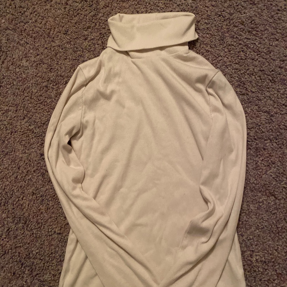 white patterned turtle neck